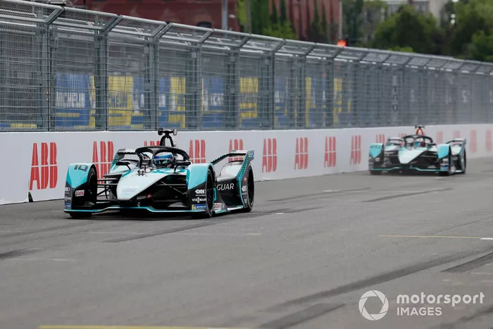 Sam Bird, Jaguar Racing, Jaguar I-TYPE 5, Mitch Evans, Jaguar Racing, Jaguar I-TYPE 5, Nick Cassidy, Envision Virgin Racing, Audi e-tron FE07
