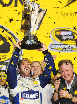 Jimmie Johnson, Hendrick Motorsports Chevrolet, vainqueur de la course et champion 2016
