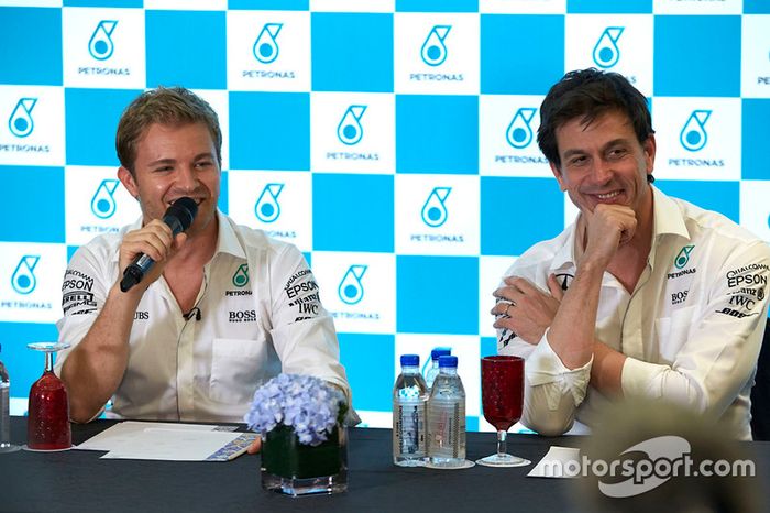Nico Rosberg, Mercedes AMG F1, Toto Wolff, accionista y director ejecutivo del Mercedes AMG F1