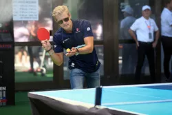 Marcus Ericsson, Sauber plays table tennis