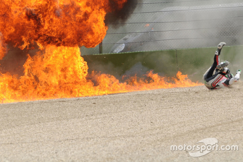 Eugene Laverty, Milwaukee Aprilia World Superbike Team crash