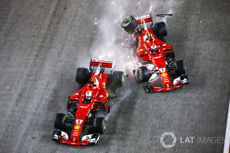 Sebastian Vettel, Ferrari SF70H, Kimi Raikkonen, Ferrari SF70H, chocan al inicio de la carrera