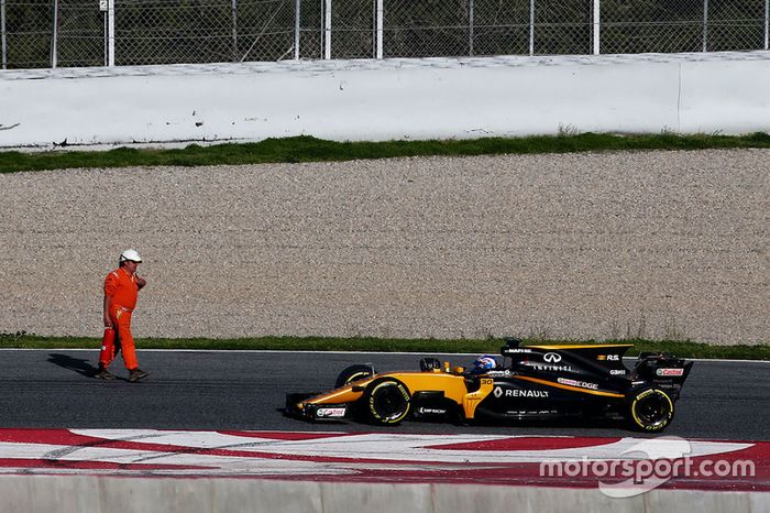 Jolyon Palmer, Renault Sport F1 Team RS17 stops on the circuit