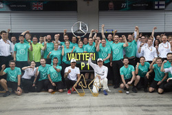 Yarış galibi Valtteri Bottas, Mercedes AMG F1, Lewis Hamilton, Mercedes AMG F1