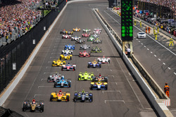 Старт: Джеймс Хинчклифф, Schmidt Peterson Motorsports Honda лидирует