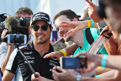Скрхіо Перес, Sahara Force India F, з фанатами