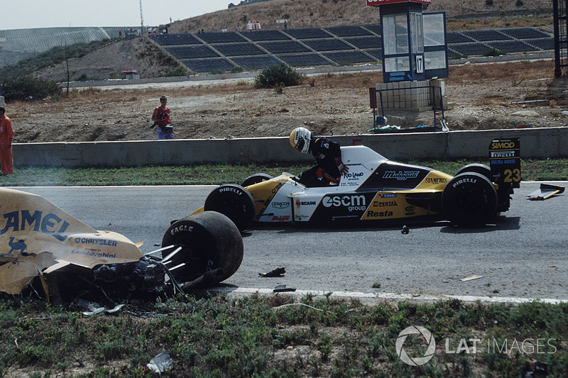 Pierluigi Martini, Minardi, stops on track to help Martin Donnelly, Team Lotus, after a horrific crash