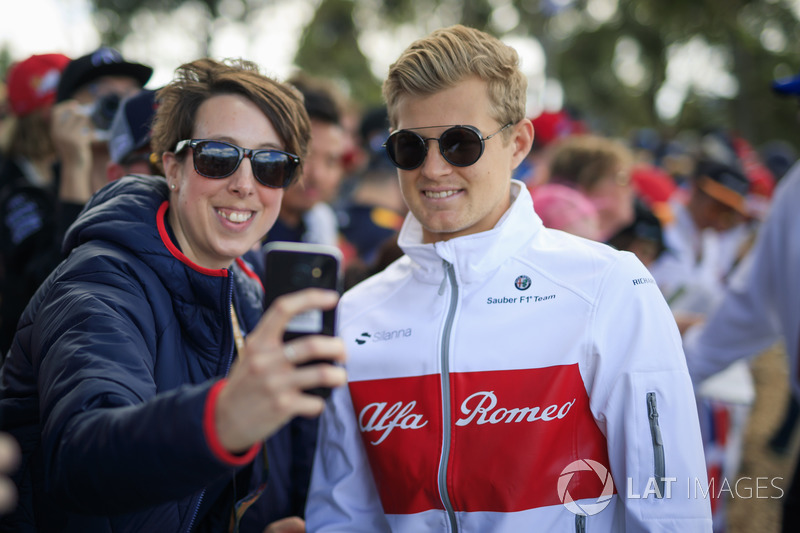 Marcus Ericsson, Sauber fans selfie