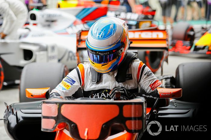 Fernando Alonso, McLaren, en Parc Ferme