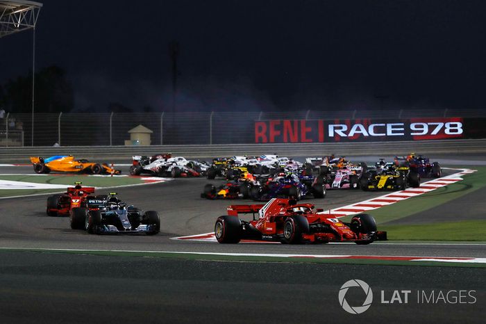 Sebastian Vettel, Ferrari SF71H al comando alla partenza della gara