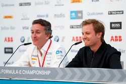 Alejandro Agag, CEO, Formula E, con Nico Rosberg, investitore Formula E e ambasciatore Hugo Boss, nella conferenza stampa