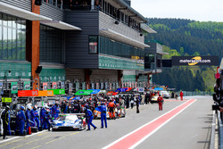 Le logo Motorsport.com dans la voie des stands