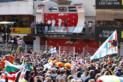 Podyum: 2. Valtteri Bottas, Mercedes AMG F1, yarış galibi Lewis Hamilton, Mercedes AMG F1, 3 Max Verstappen, Red Bull Racing