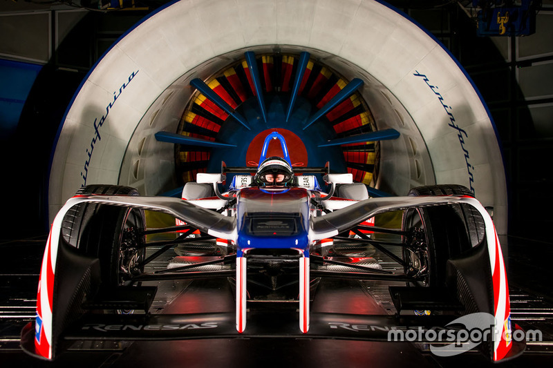 La monoposto Mahindra Formula E nella galleria del vento Pininfarina