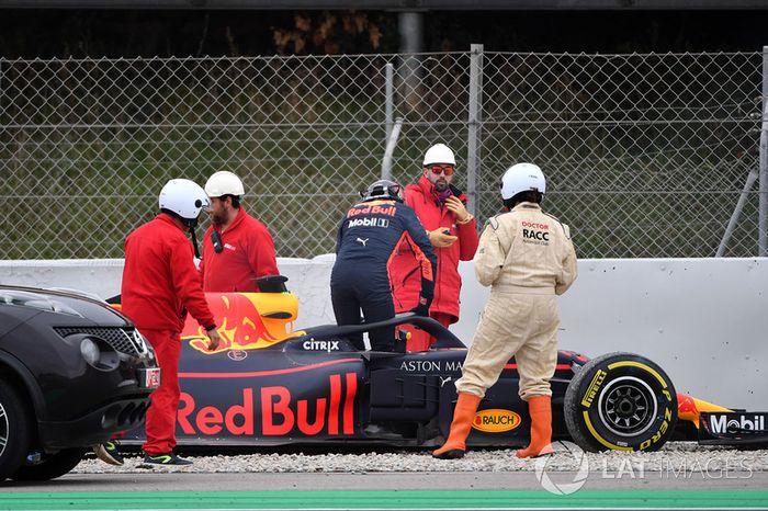 Max Verstappen, Red Bull Racing RB14 en la grava