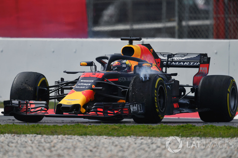 Max Verstappen, Red Bull Racing RB14 spin