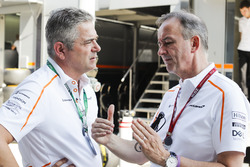 Gil de Ferran, Spor Direktörü, McLaren, ve Jonathan Neale, Direktör, McLaren