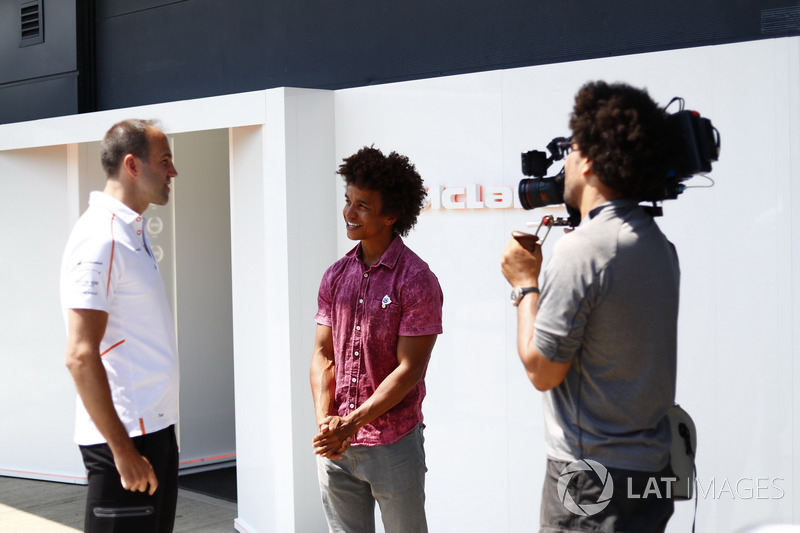 Інженер McLaren Том Столлард, Раджи Джиньяньєнья, Blue Peter