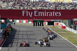 Romain Grosjean, Haas F1 Team VF-17 and Esteban Ocon, Sahara Force India VJM10 battle for position