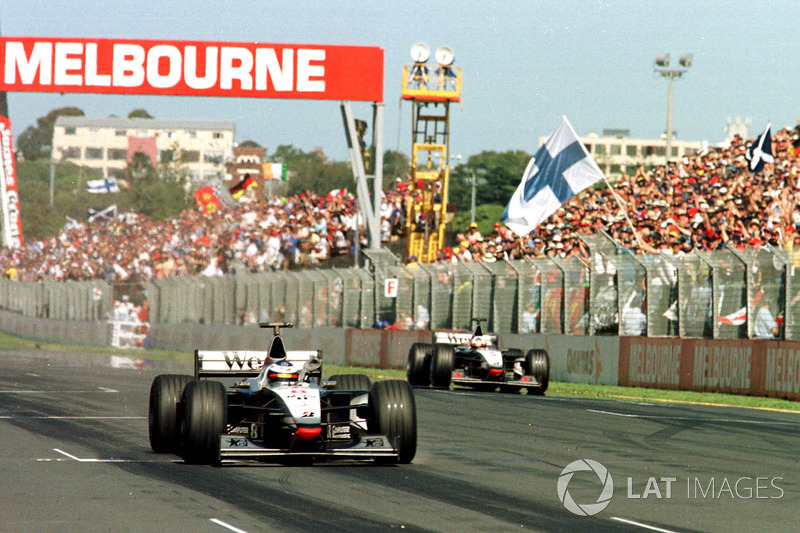 Mika Häkkinen, McLaren MP4/13; David Coulthard, McLaren MP4/13