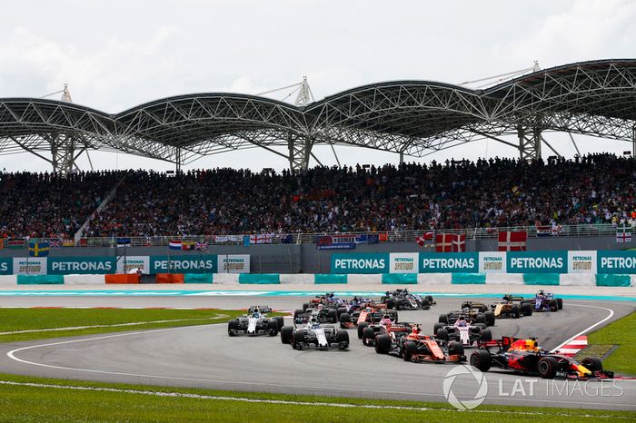 Daniel Ricciardo, Red Bull Racing RB13, Stoffel Vandoorne, McLaren MCL32, Felipe Massa, Williams FW4