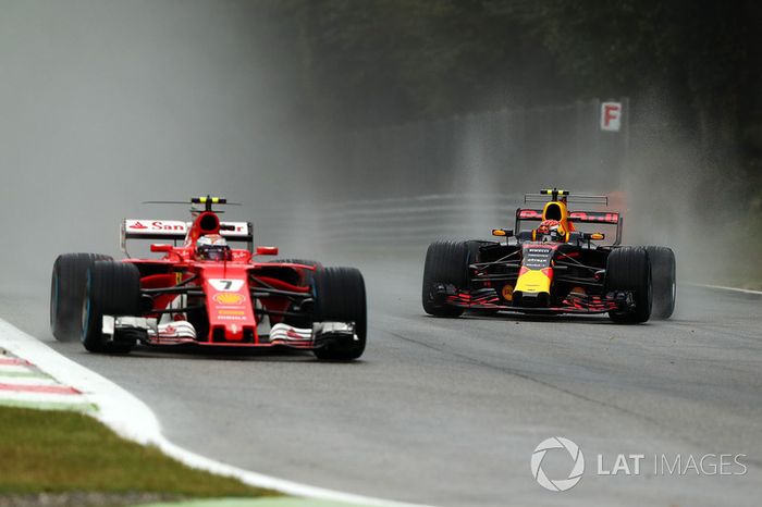 Max Verstappen, Red Bull Racing RB13 y Kimi Raikkonen, Ferrari SF70H