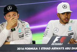 Nico Rosberg, Mercedes AMG F1 mit Lewis Hamilton, Mercedes AMG F1 in der FIA Pressekonferenz
