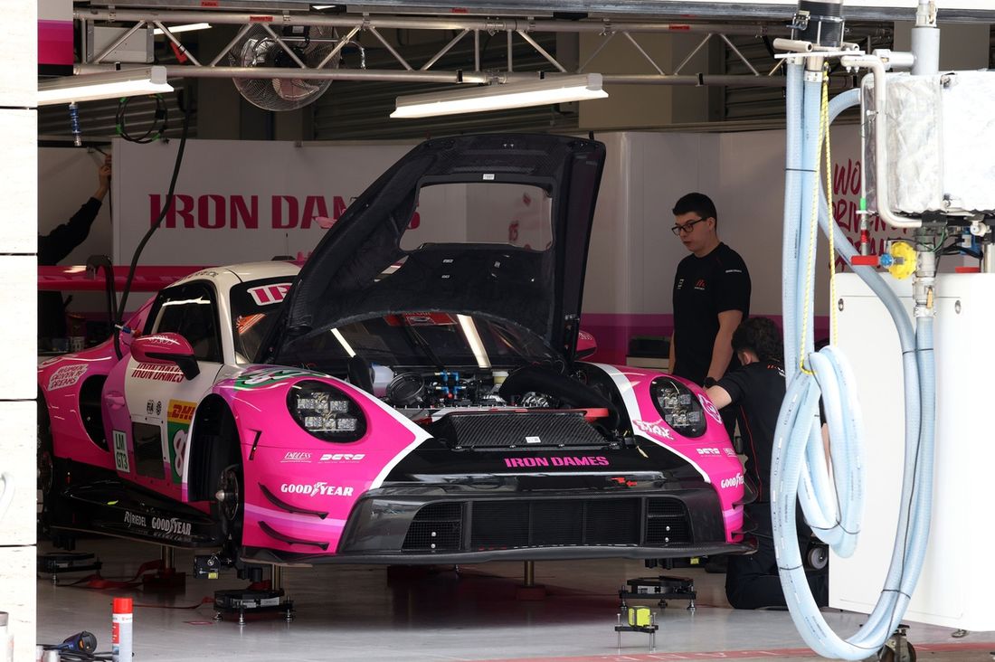 #85 Iron Dames Porsche 911 GT3 R LMGT3: Célia Martin, Rahel Frey, Michelle Gatting