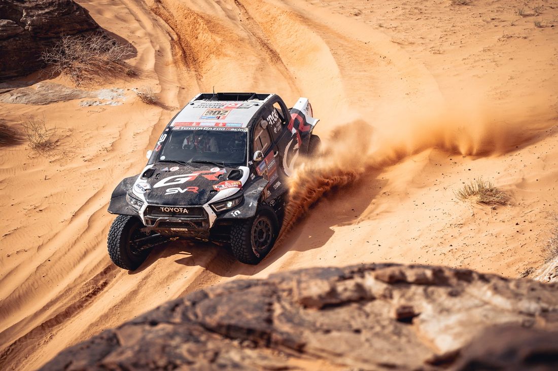 #206 Toyota Gazoo Racing Toyota: Giniel De Villiers, Dirk Von Zitzewitz