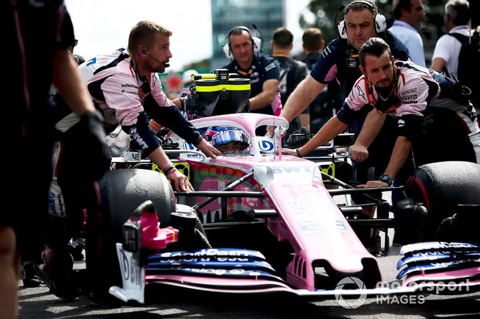 Lance Stroll, Racing Point RP19 viene portata sulla griglia dai meccanici