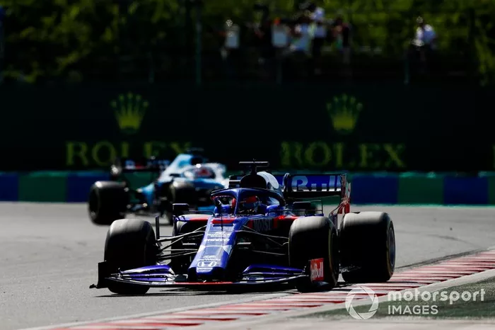 Daniil Kvyat, Toro Rosso STR14, George Russell, Williams Racing FW42
