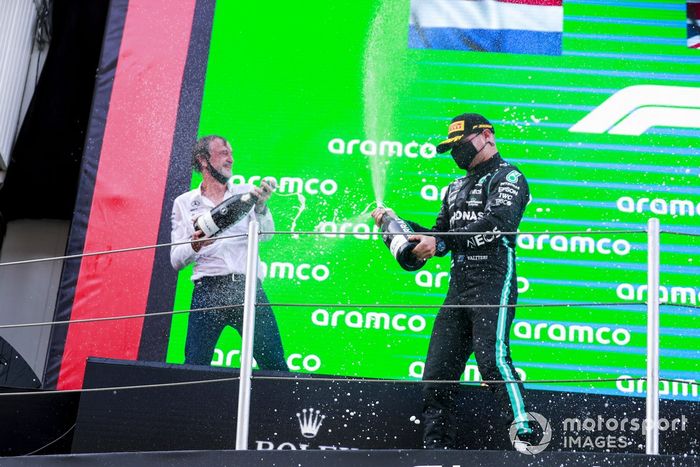 Podio: tercer lugar Valtteri Bottas, Mercedes