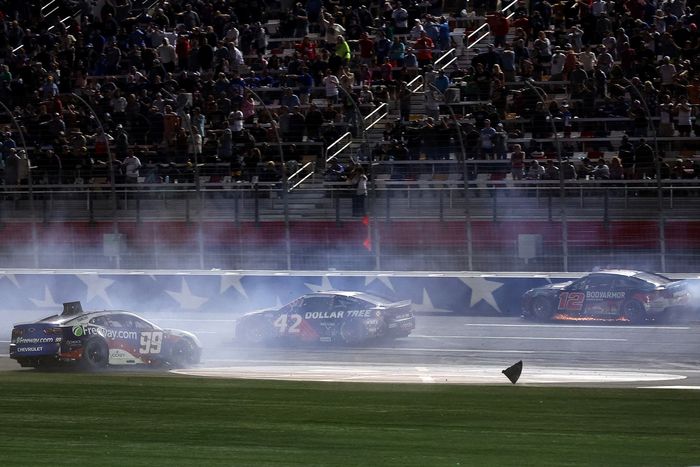 Daniel Suarez, Trackhouse Chevrolet, Ryan Blaney, Team Penske Ford