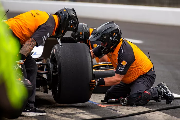 Arrow McLaren crew