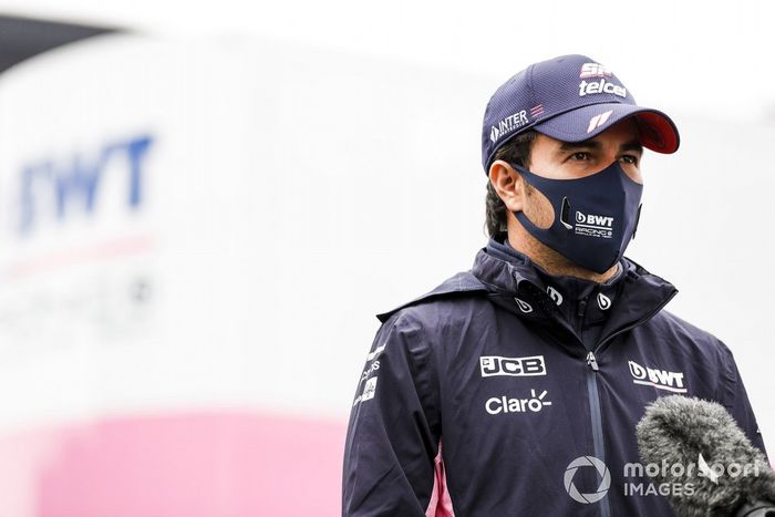 Sergio Perez, Racing Point, habla con los periodistas