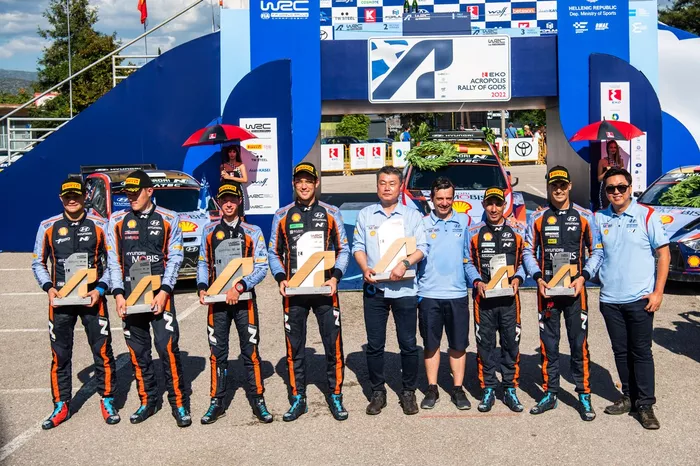 Podio: ganadores Thierry Neuville, Martijn Wydaeghe, Hyundai World Rally Team Hyundai i20 N Rally1, segundo lugar Ott Tanak, Martin Jarveoja, Hyundai World Rally Team Hyundai i20 N Rally1, tercer lugar Dani Sordo, Candido Carrera, Hyundai World Rally Team Hyundai i20 N Rally1.