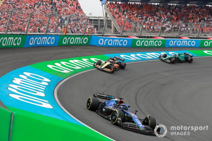 Alex Albon, Williams FW44, Daniel Ricciardo, McLaren MCL36, Sebastian Vettel, Aston Martin AMR22