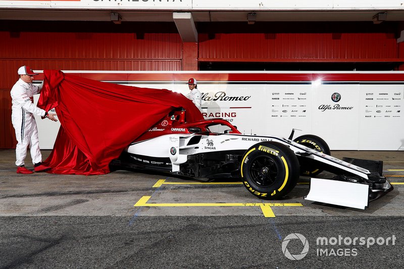Kimi Raikkonen, Alfa Romeo Racing et Antonio Giovinazzi, Alfa Romeo Racing dévoilent la nouvelle Alfa Romeo Racing C38