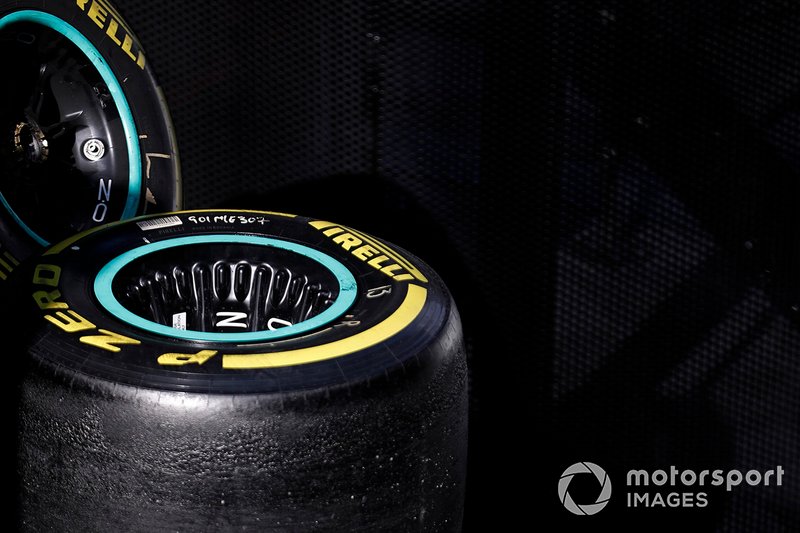 Mercedes-AMG F1 ruedas y neumáticos Pirelli