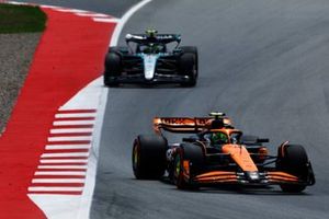 Lando Norris, McLaren MCL38, Lewis Hamilton, Mercedes F1 W15