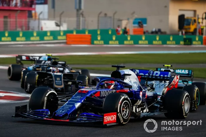 Daniil Kvyat, Toro Rosso STR14, Valtteri Bottas, Mercedes AMG W10 
