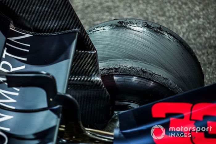 El coche de Max Verstappen, Red Bull Racing RB15, 2ª posición, en Parc Ferme