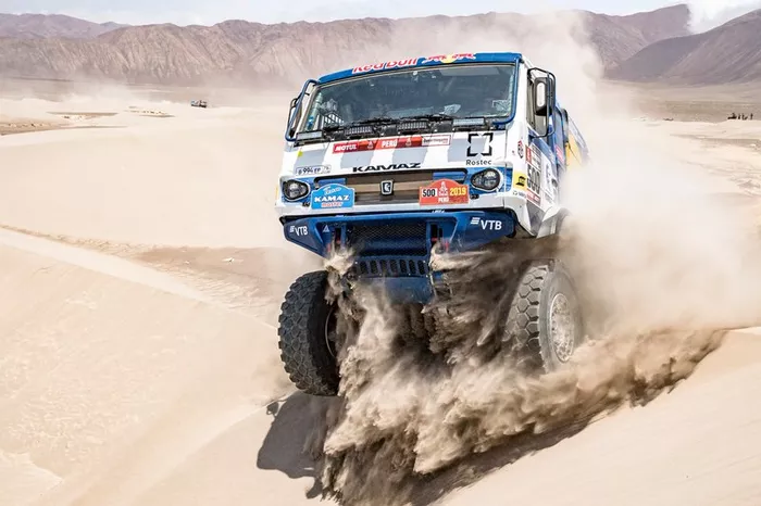 #500 Team Kamaz Master: Eduard Nikolaev, Evgeny Yakovlev, Vladimir Rybakov
