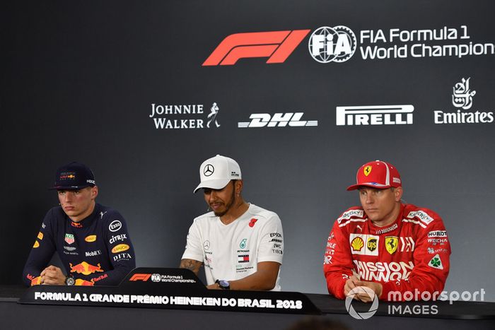Max Verstappen, Red Bull Racing, Lewis Hamilton, Mercedes AMG F1 y Kimi Raikkonen, Ferrari en la conferencia de prensa