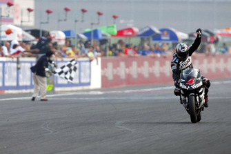 Yarış galibi Alex Barros, Honda