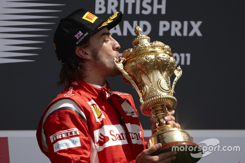 Fernando Alonso, Ferrari F150 Italia, 1st position, kisses his trophy on the podium