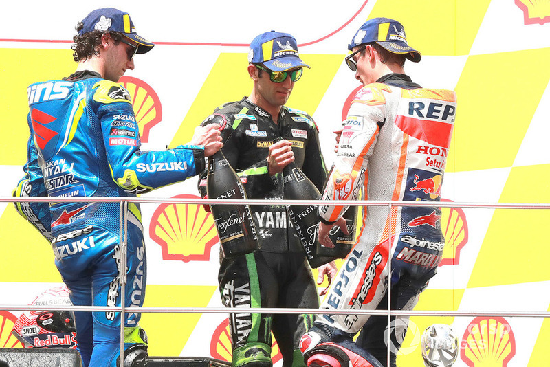 Подіум: друге місце Алекс Рінс, Team Suzuki MotoGP, переможець гонки Марк Маркес, Repsol Honda Team, третє місце Жоанн Зарко, Monster Yamaha Tech 3