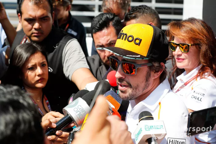 Fernando Alonso, McLaren con los medios