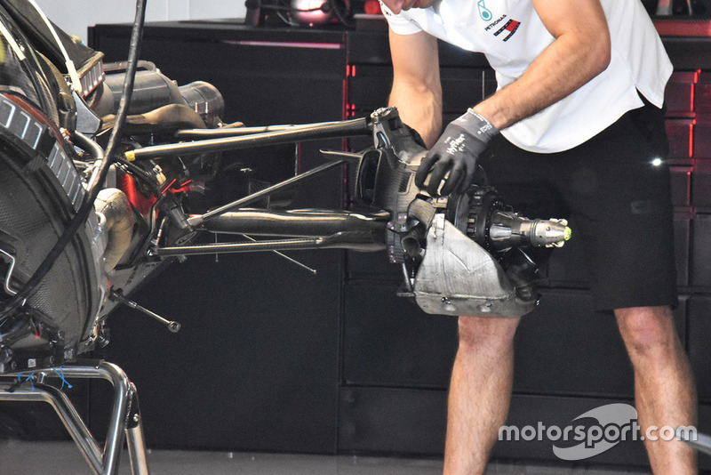 Mercedes-AMG F1 W09 detalle de la suspensión trasera