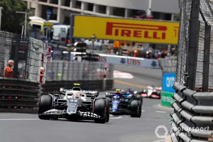 Yuki Tsunoda, AlphaTauri AT03, Nicholas Latifi, Williams FW44